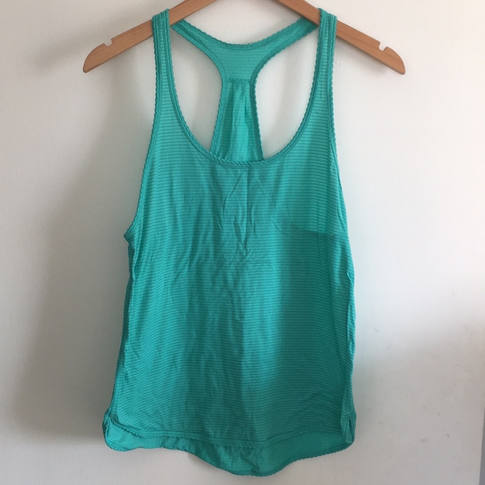 Lululemon eyelet tank • size 6